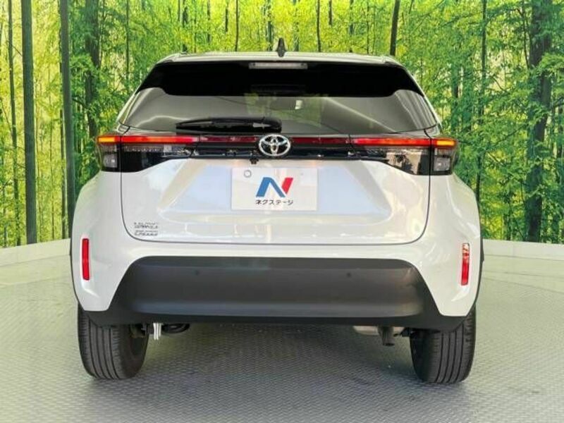 YARIS CROSS-15