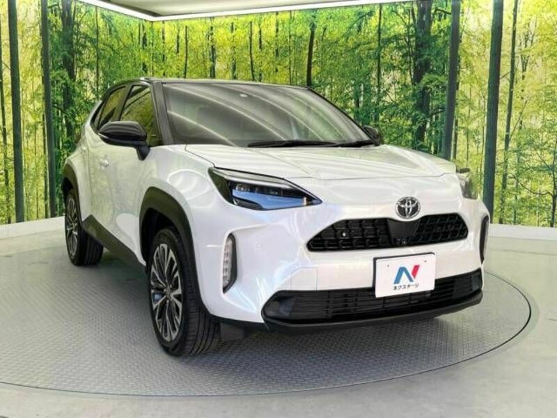 YARIS CROSS-16