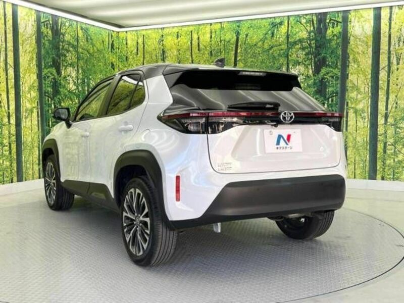 YARIS CROSS-17