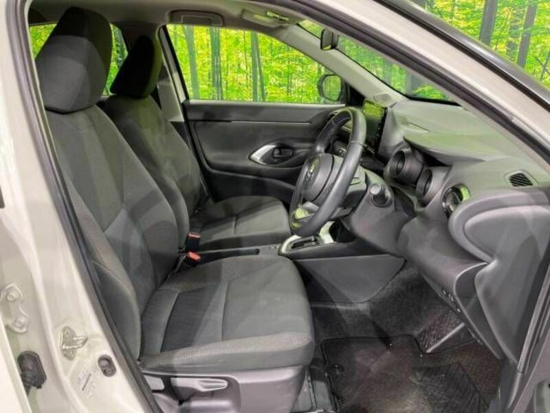 YARIS CROSS-8
