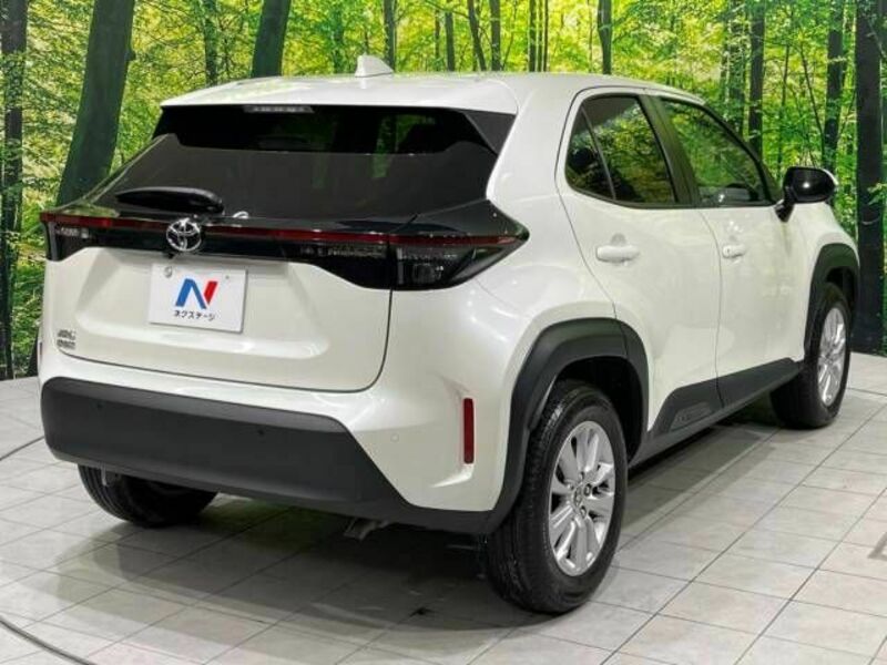 YARIS CROSS-17