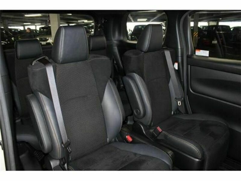 VELLFIRE-13