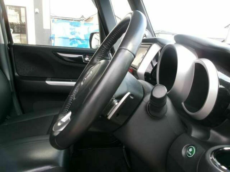 N BOX CUSTOM-12