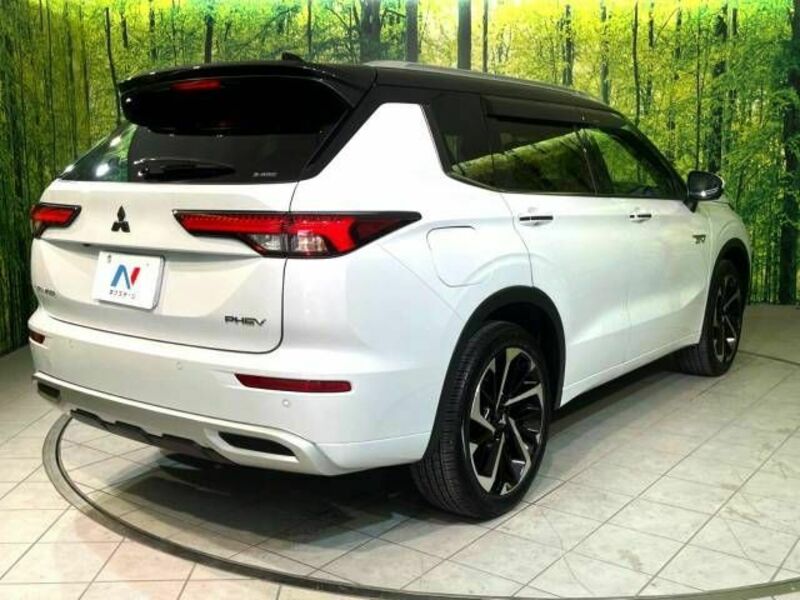 OUTLANDER PHEV-16