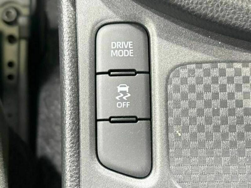 YARIS CROSS-8