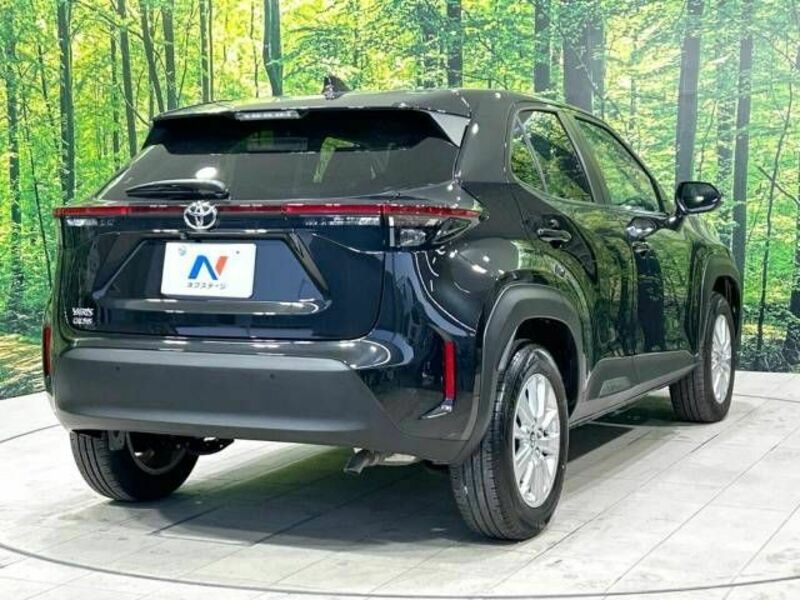 YARIS CROSS-17