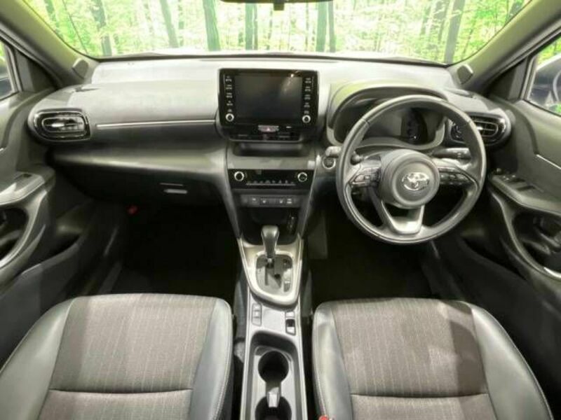 YARIS CROSS-1