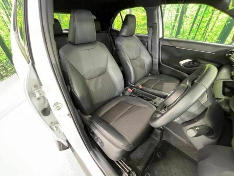 YARIS CROSS-8