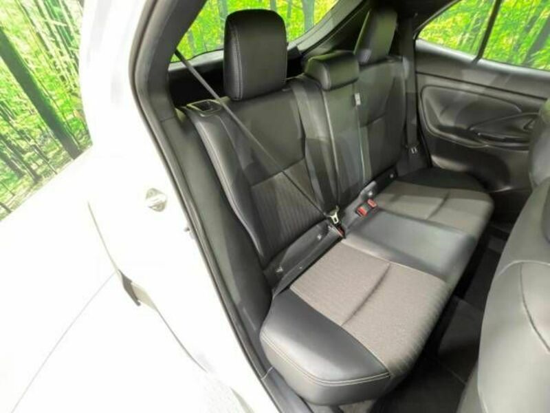 YARIS CROSS-9
