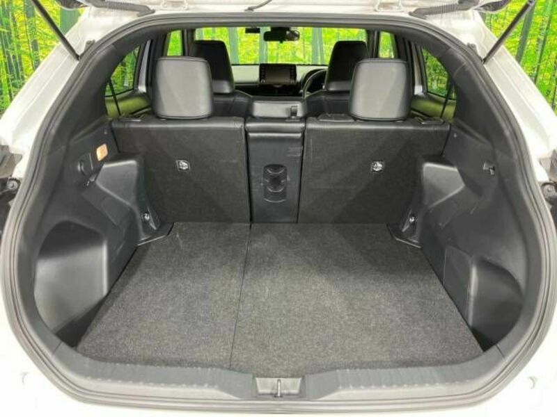 YARIS CROSS-10