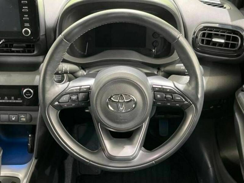 YARIS CROSS-11