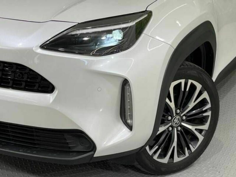 YARIS CROSS-12