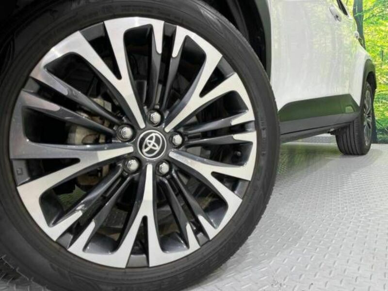 YARIS CROSS-13