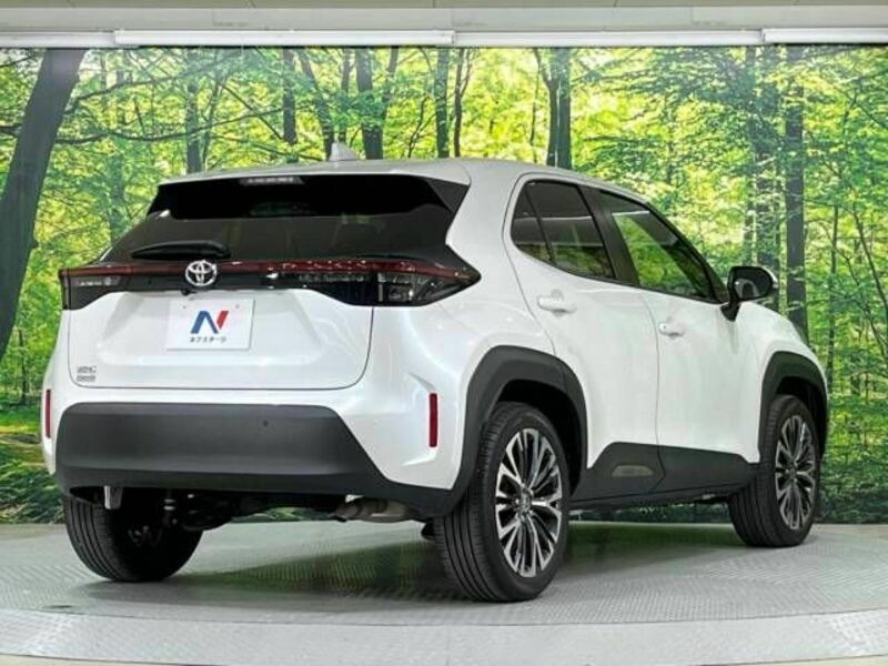 YARIS CROSS-16