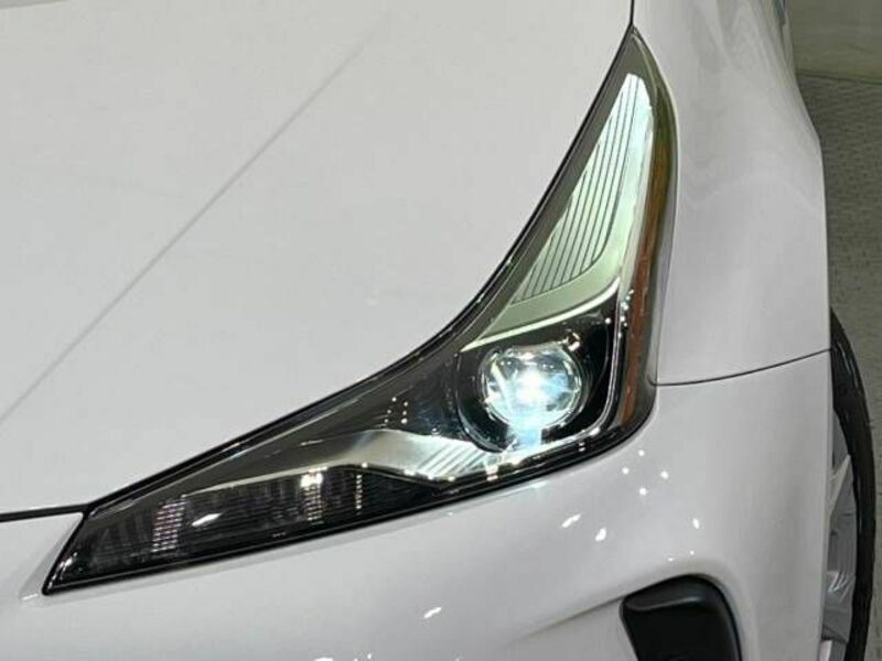 PRIUS-11