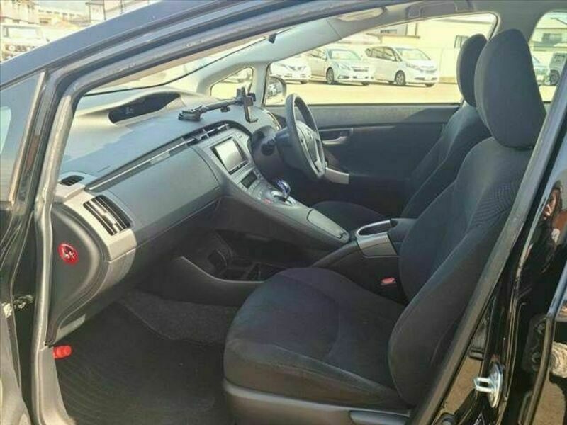 PRIUS-16