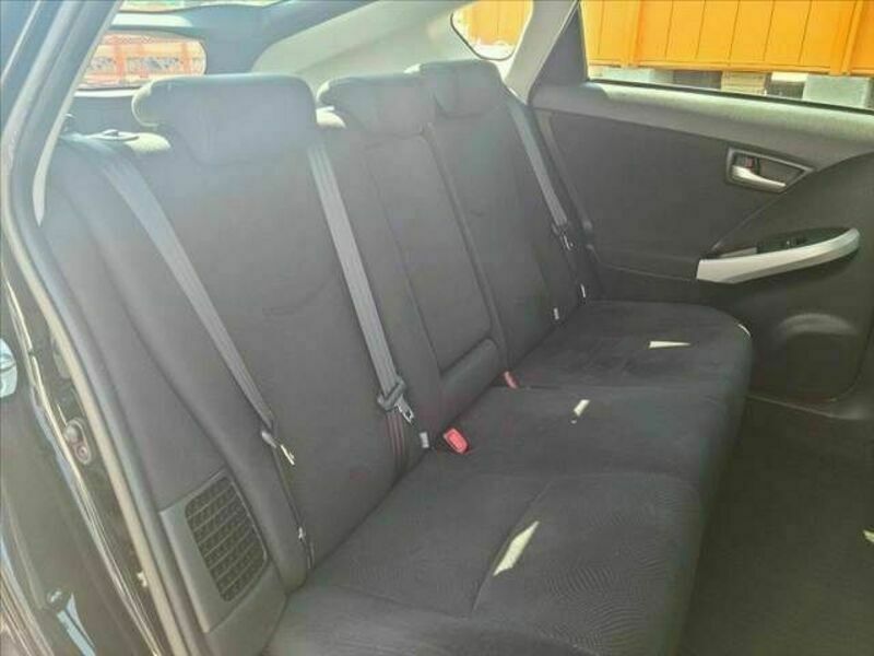 PRIUS-17