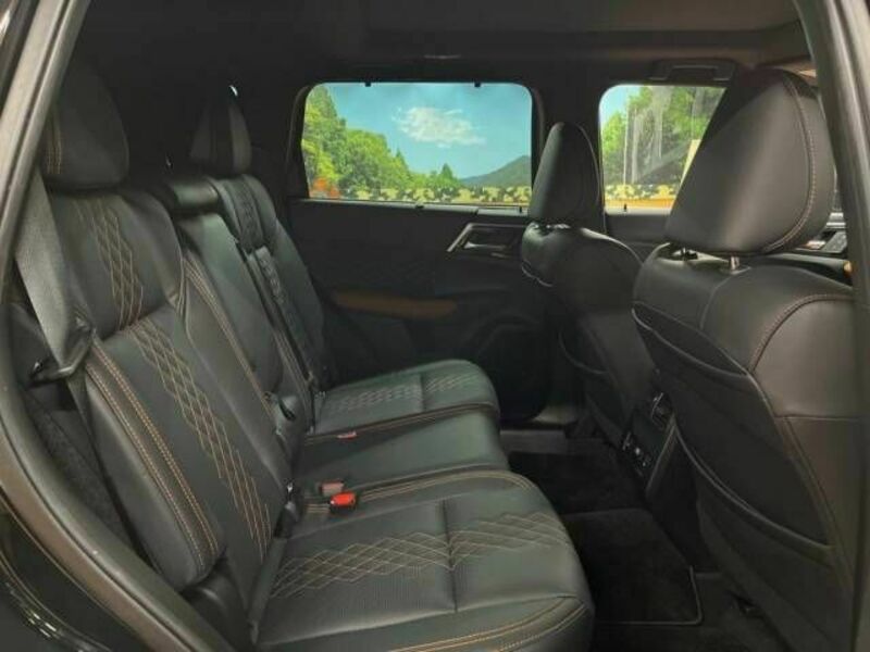OUTLANDER PHEV-9