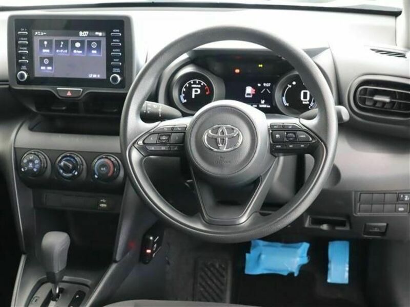 YARIS CROSS-1