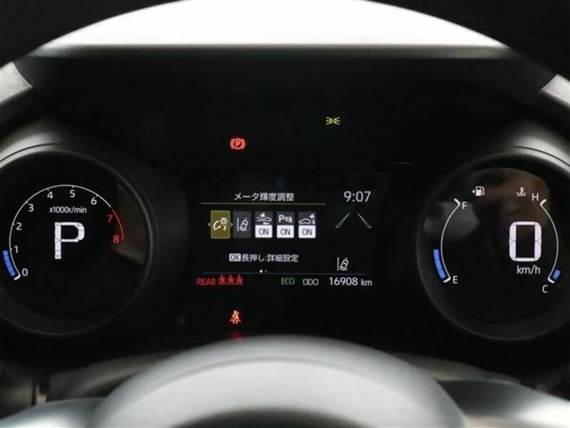 YARIS CROSS-8