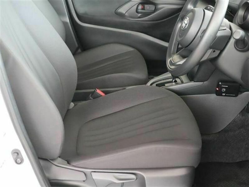 YARIS CROSS-13