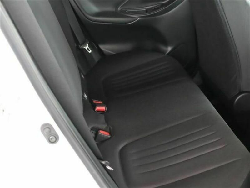 YARIS CROSS-14