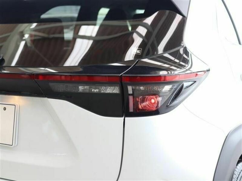 YARIS CROSS-27