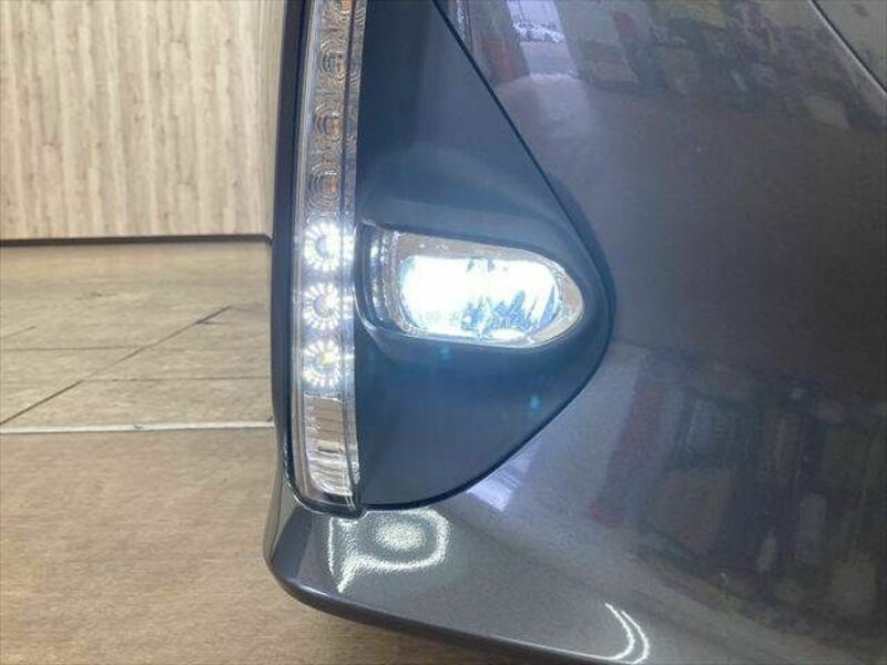 PRIUS PHV-26