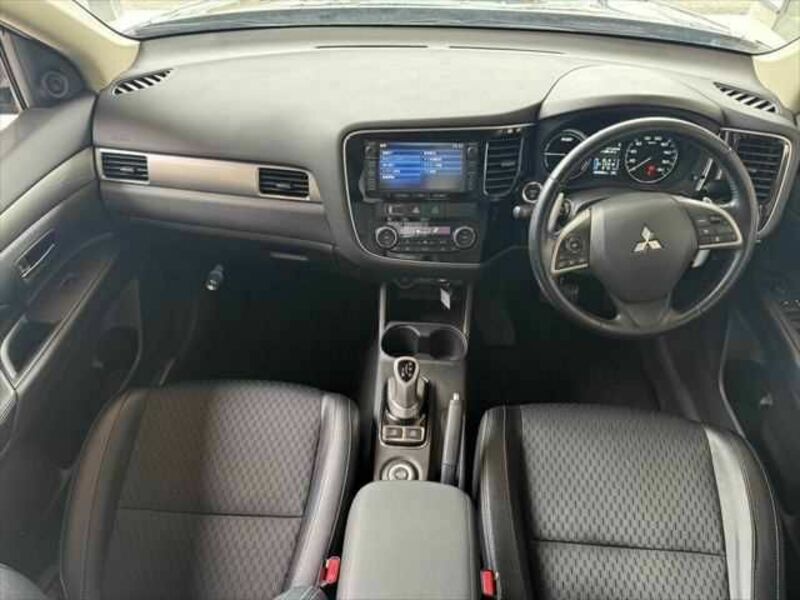 OUTLANDER PHEV-1