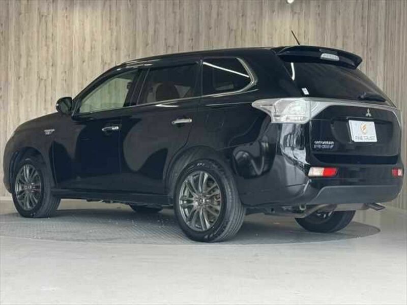 OUTLANDER PHEV-17