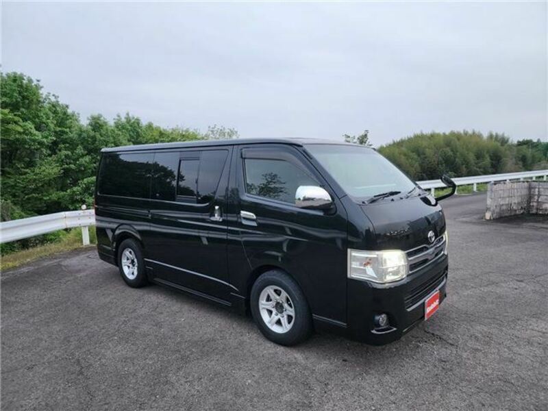 TOYOTA　HIACE