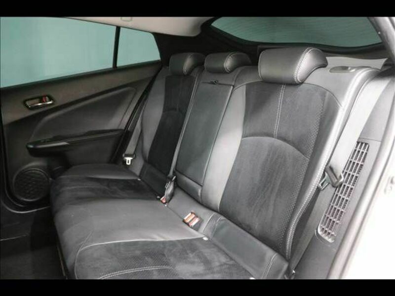 PRIUS PHV-17