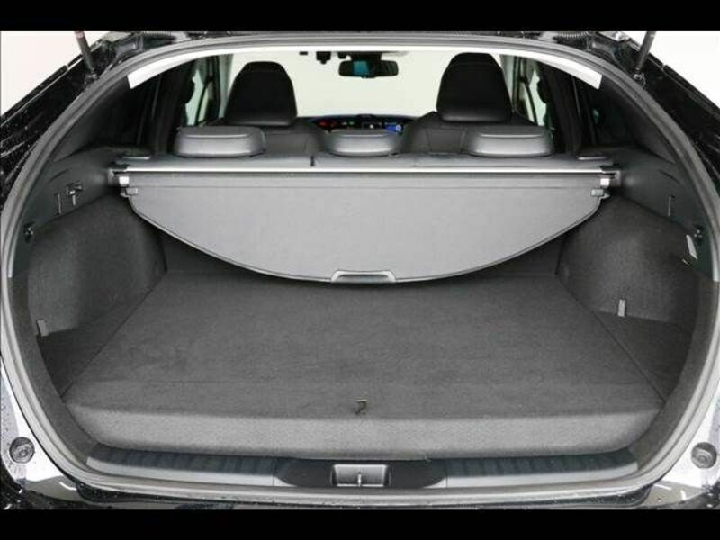PRIUS PHV-19