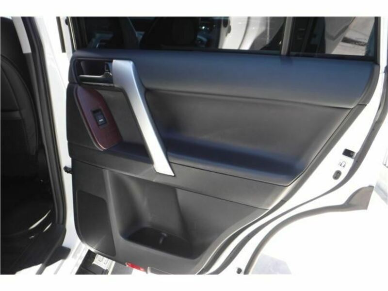 LAND CRUISER PRADO-31