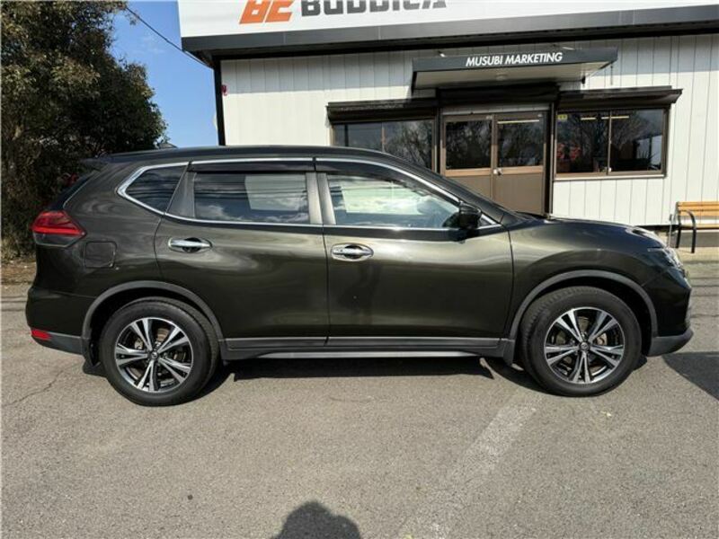 X-TRAIL-9