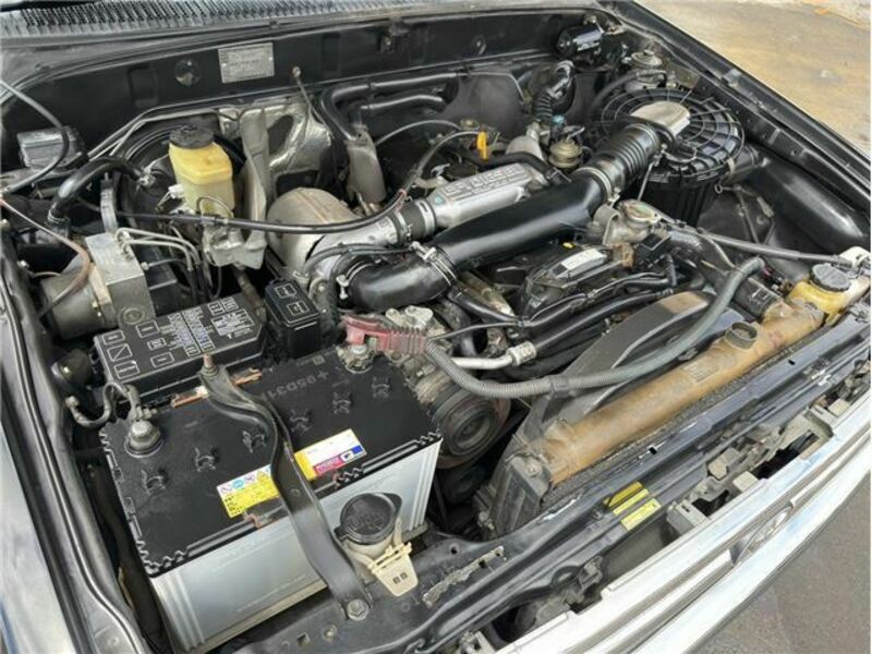 HILUX-11