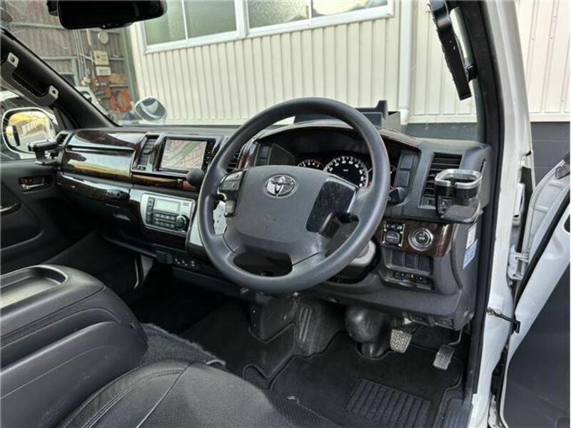 HIACE VAN-11