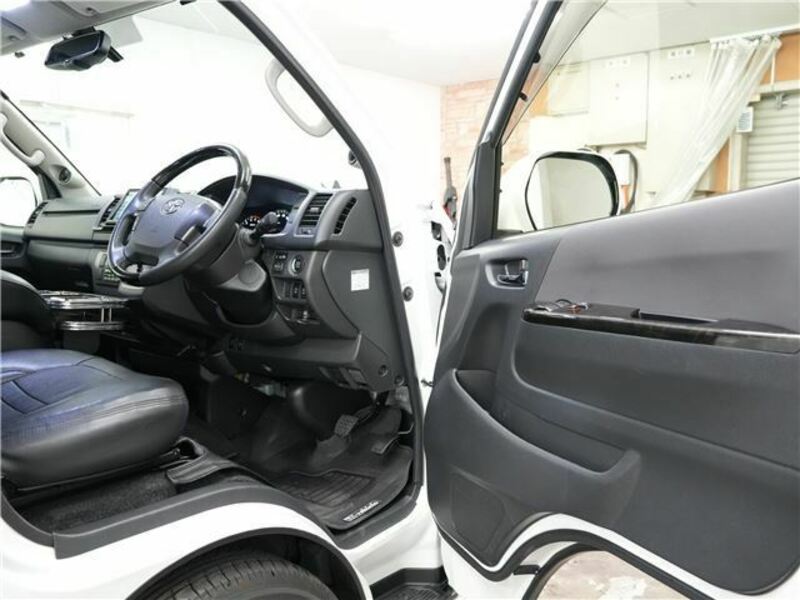 HIACE VAN-43