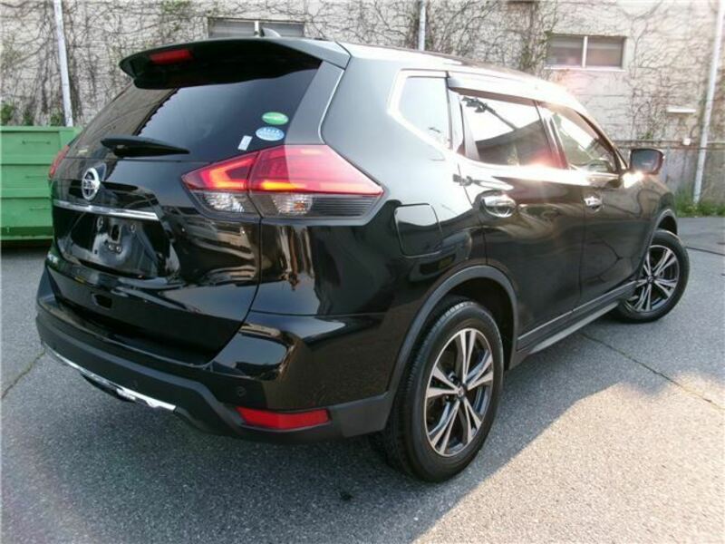 X-TRAIL-1