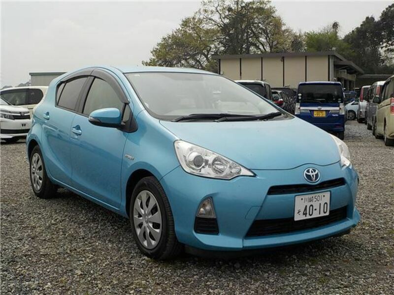 TOYOTA　AQUA