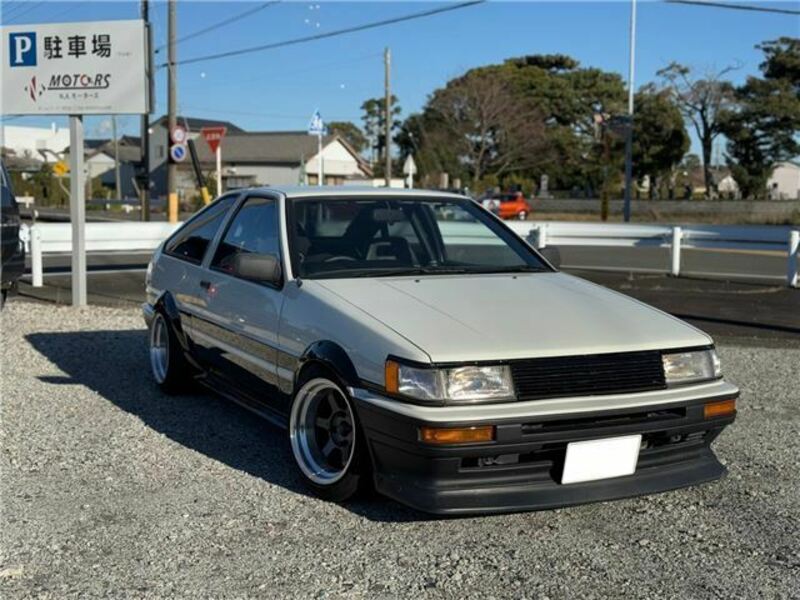 TOYOTA　COROLLA LEVIN