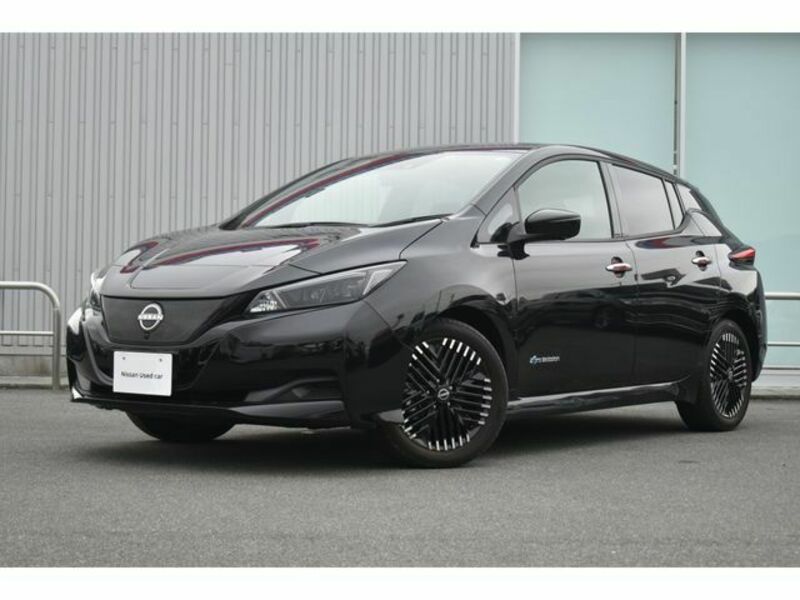 NISSAN　LEAF