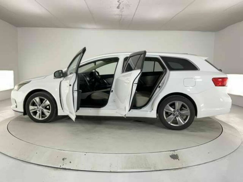 AVENSIS WAGON-5