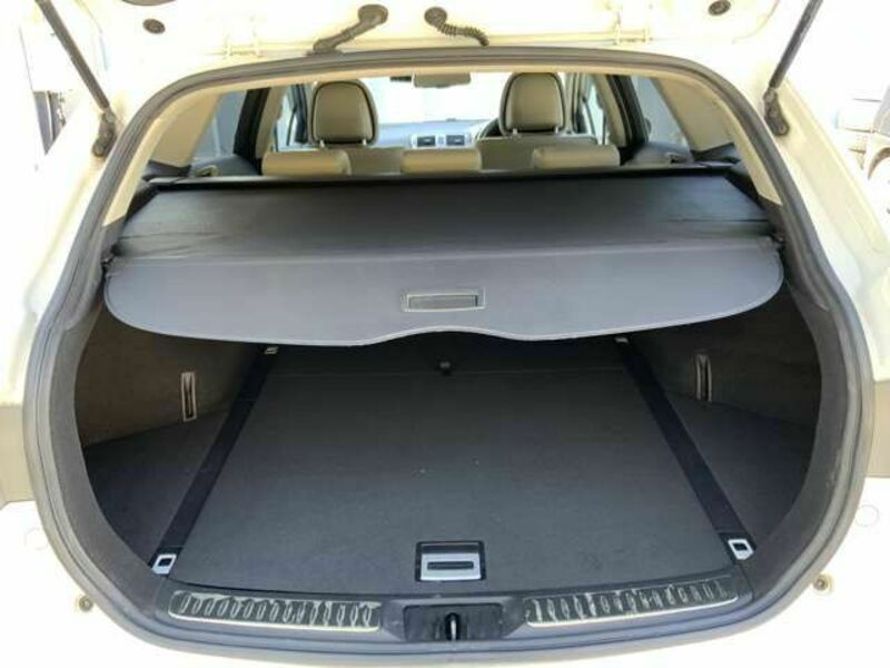 AVENSIS WAGON-9