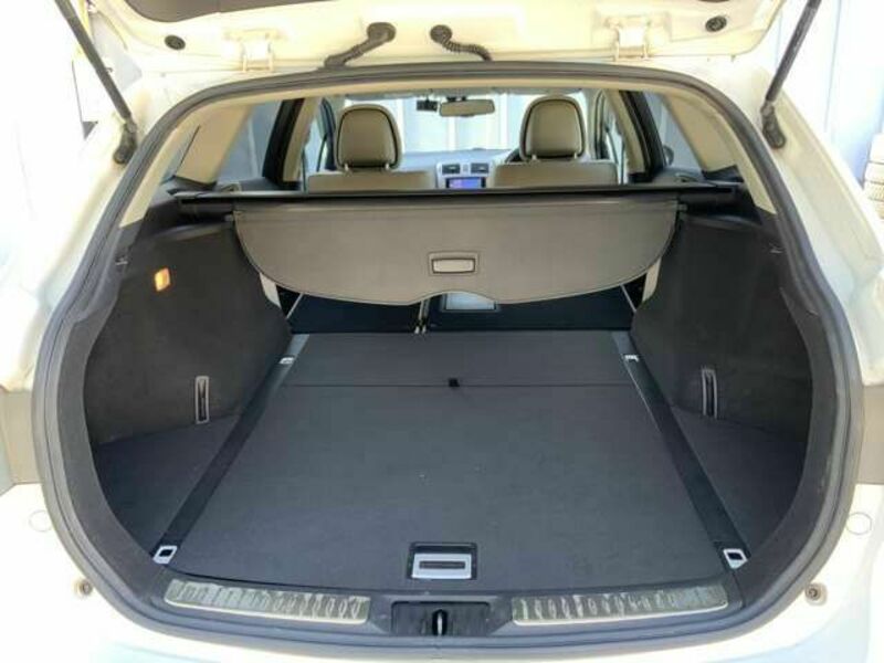 AVENSIS WAGON-10