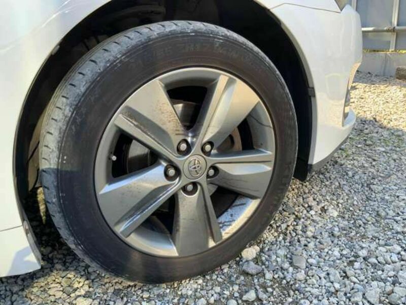 AVENSIS WAGON-11