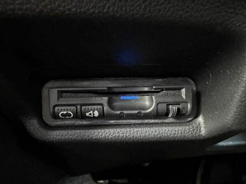 FIT HYBRID-4