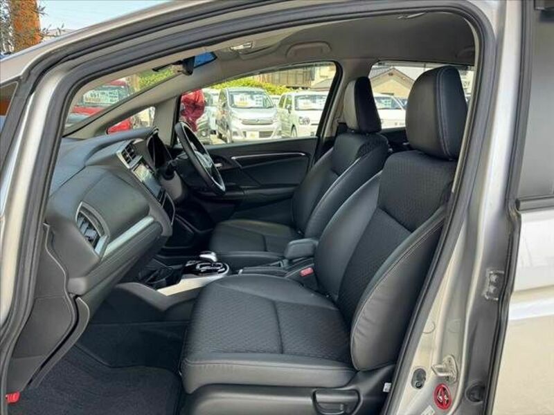 FIT HYBRID-17