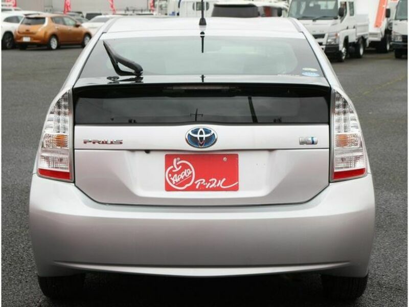 PRIUS-13