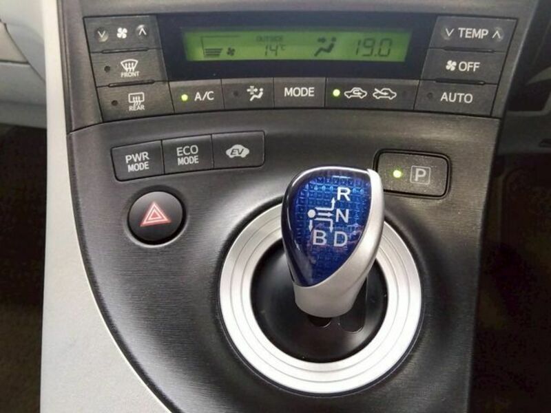 PRIUS-17